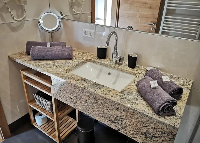 Bella Vista Apartment *